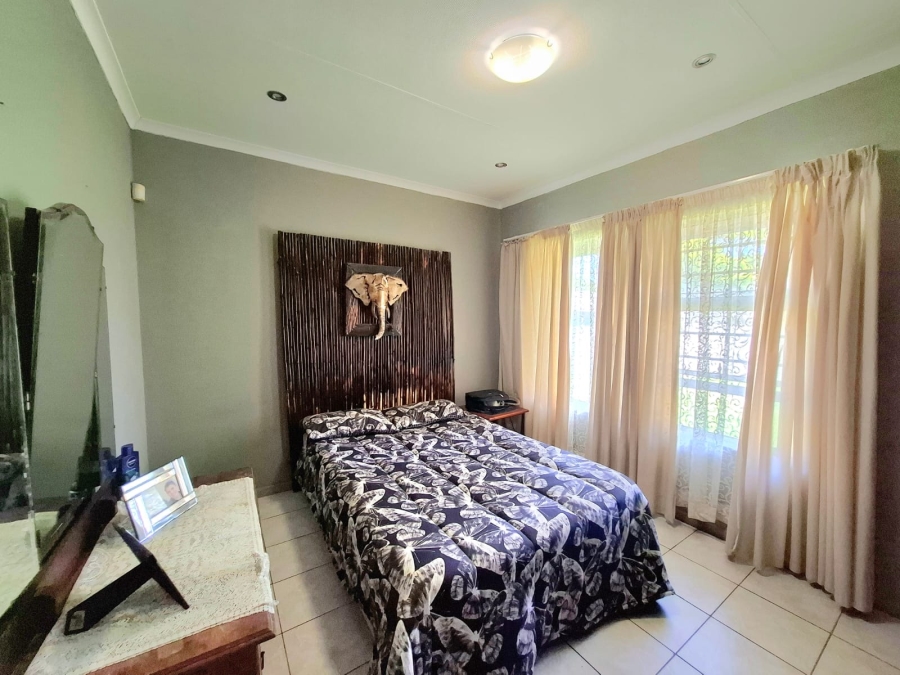 6 Bedroom Property for Sale in Gonubie Eastern Cape